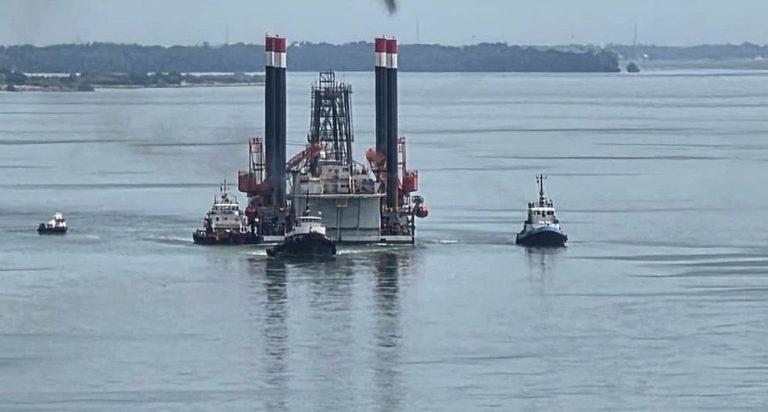 Chinese Company Installs Its First Floating Oil Platform in Venezuela’s Maracaibo Lake