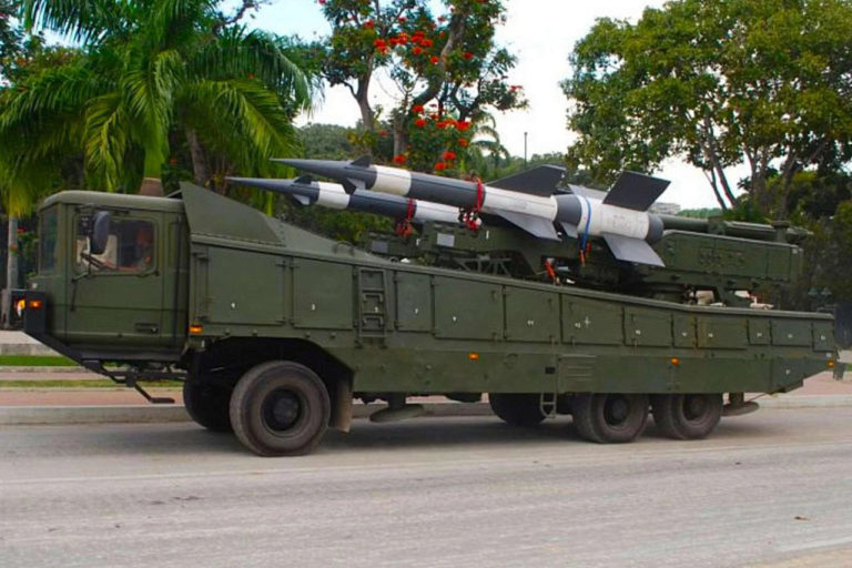 Venezuelan Armed Forces Vow to Defend Airspace as US Increases Warplane Deployment