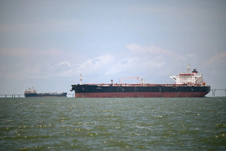 Chinese Supertankers Turn Back as US Moves Ahead to Extort Venezuelan Crude