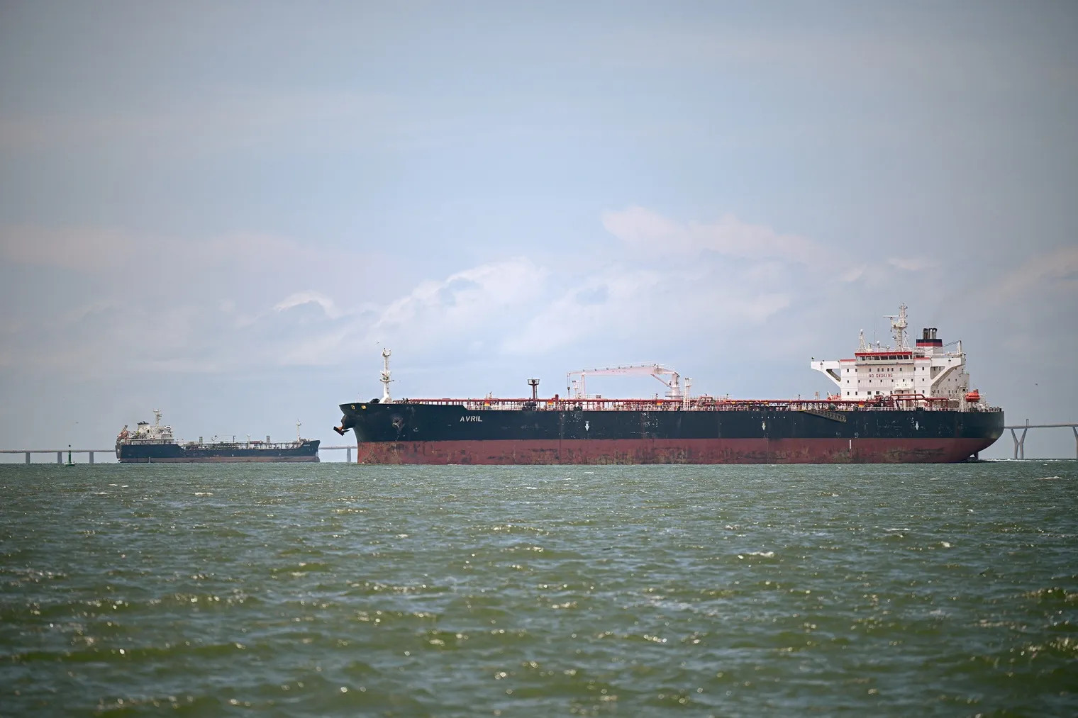 Chinese Supertankers Turn Back as US Moves Ahead to Extort Venezuelan Crude