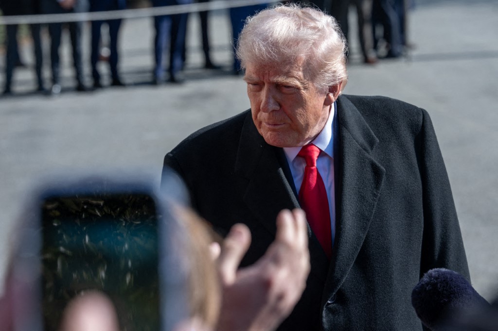 Trump Announces Venezuela Visit as US Treasury Grants Licenses to Western Energy Giants