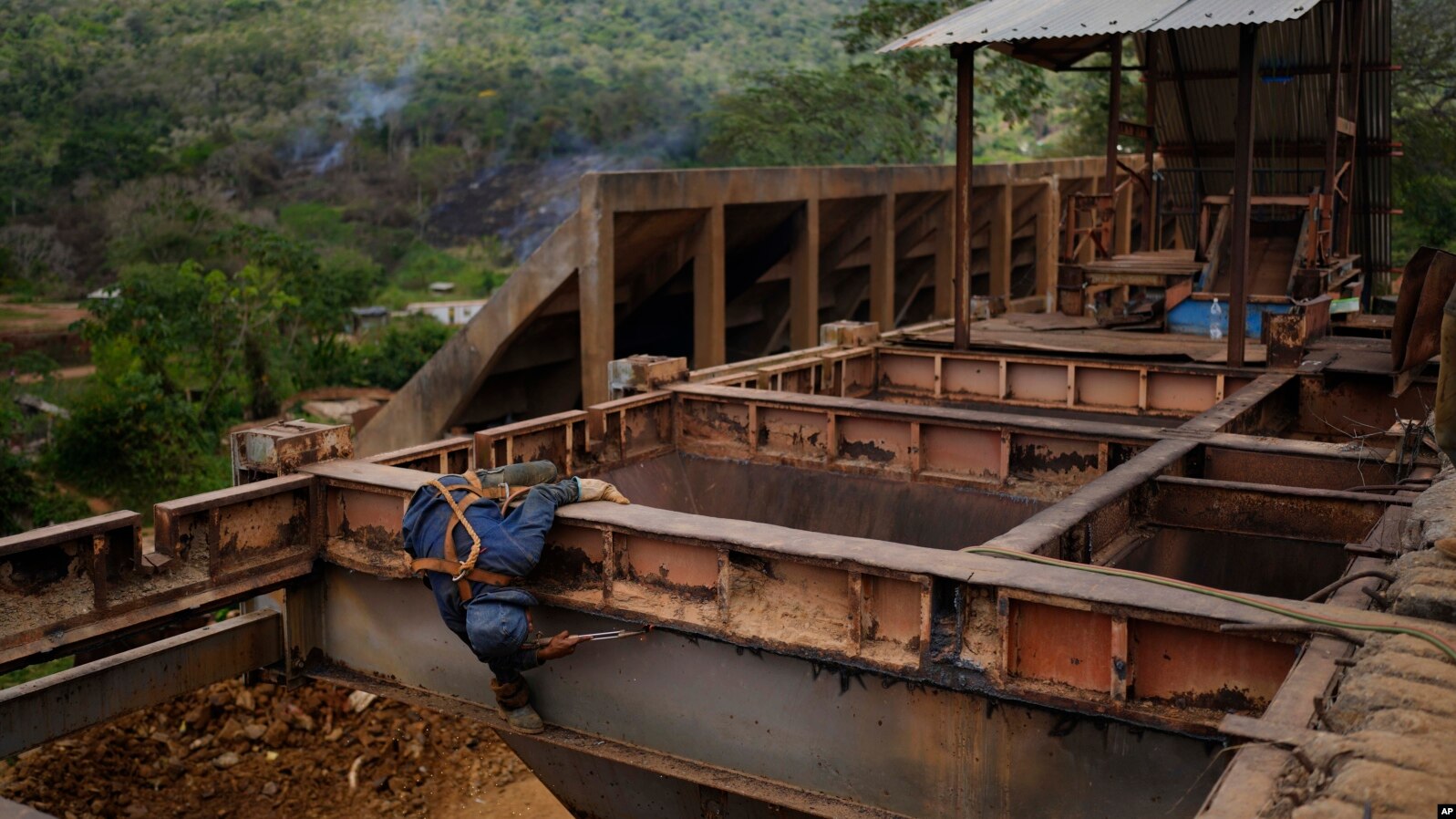 Trump Administration Issues New Licenses Opening Venezuela Mining to Western Firms