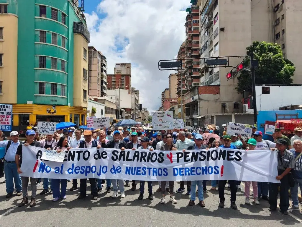 Trabajadores venezolanos protestan por la atención médica